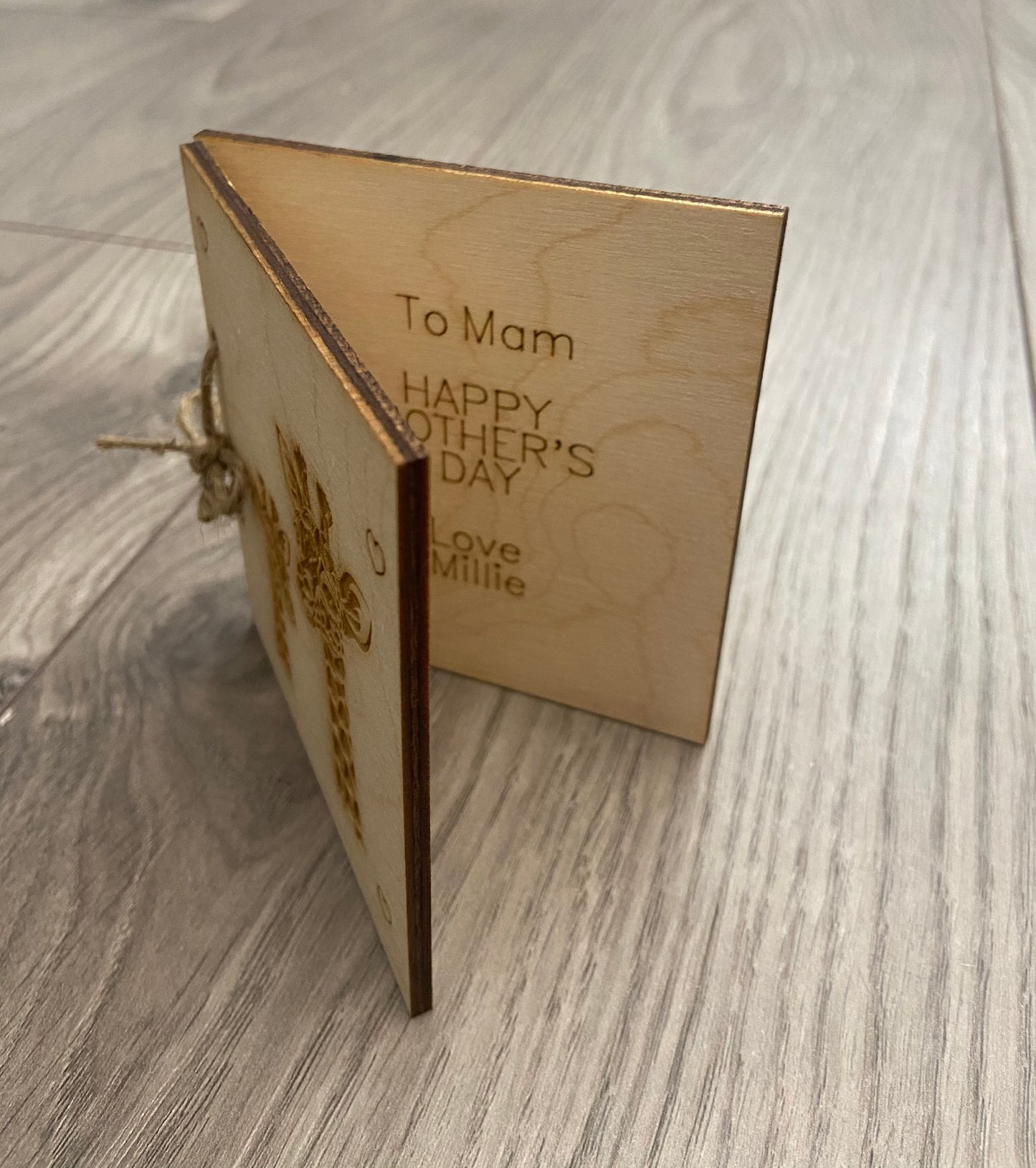 Wooden personalised folding card - giraffe design - Laser LLama Designs Ltd