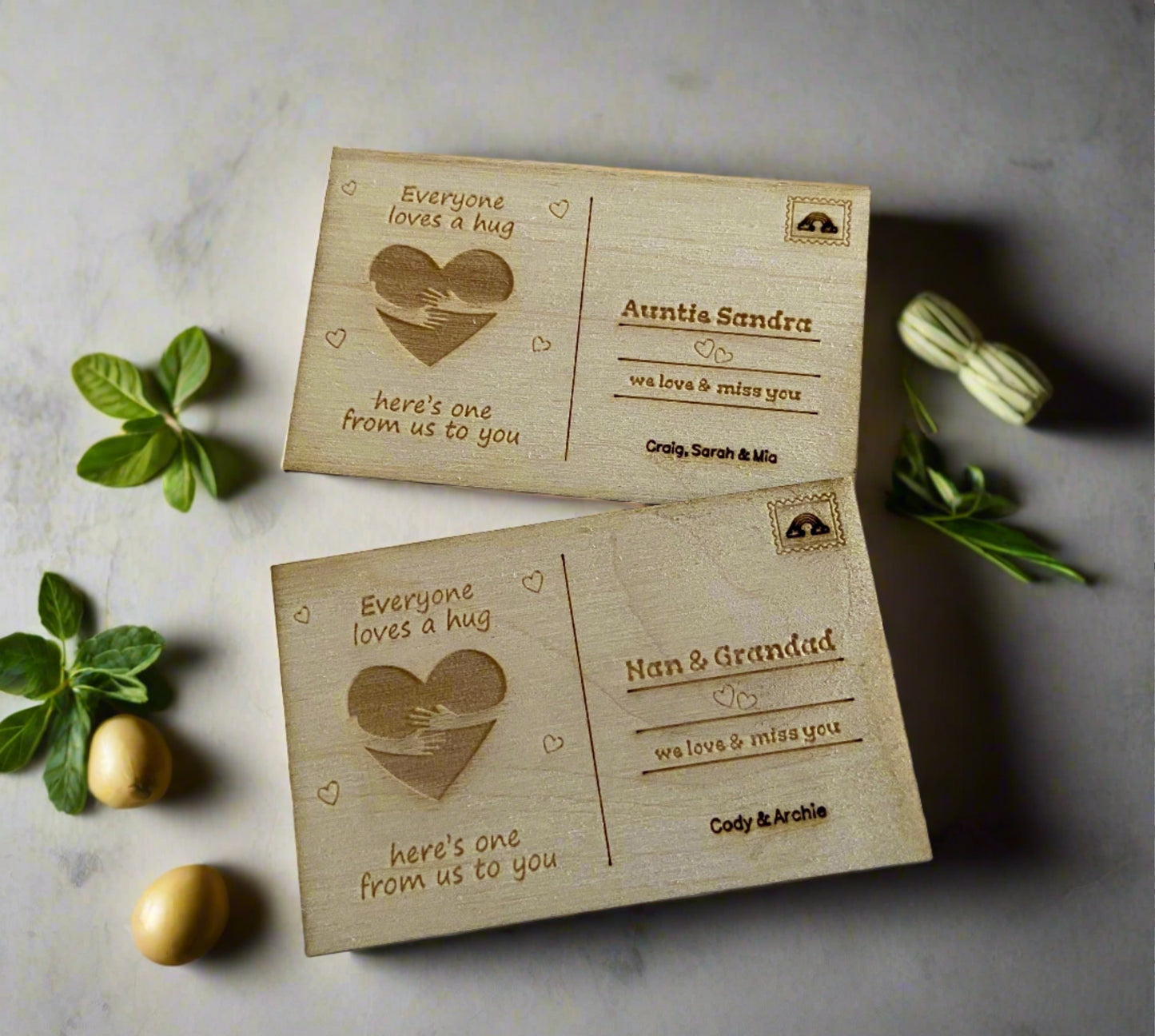 Little mini card - everyone loves a hug- fridge magnet - Laser LLama Designs Ltd