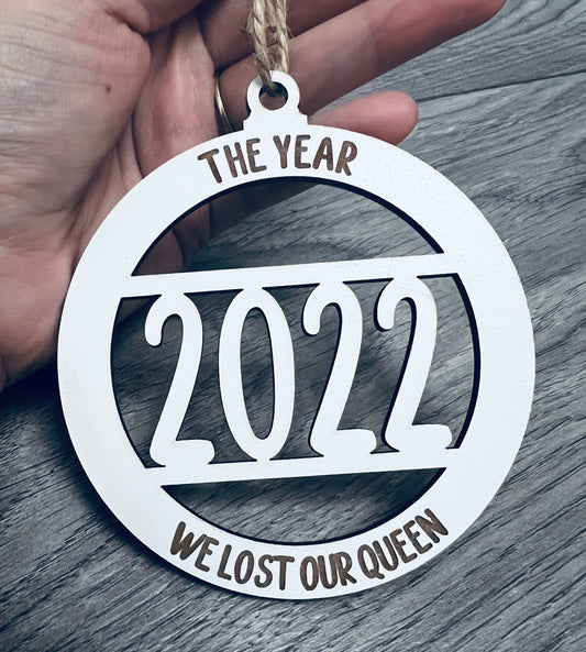 Wooden 2022 bauble we lost our queen - Laser LLama Designs Ltd