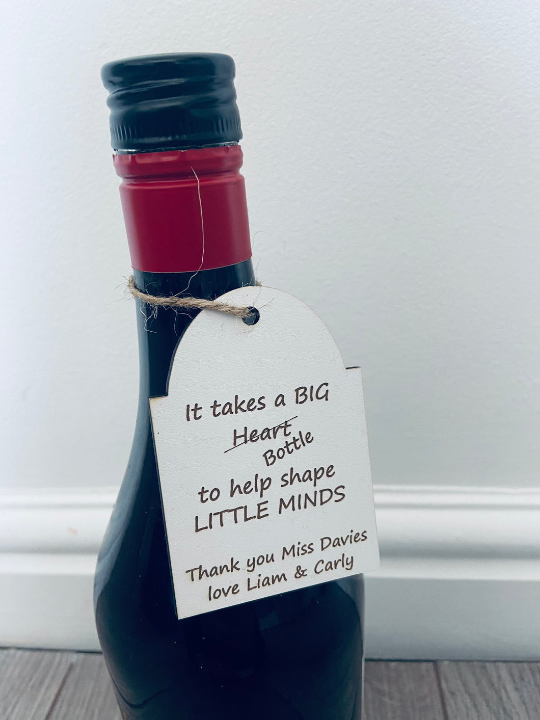 Wooden personalised bottle tag -little minds - Laser LLama Designs Ltd