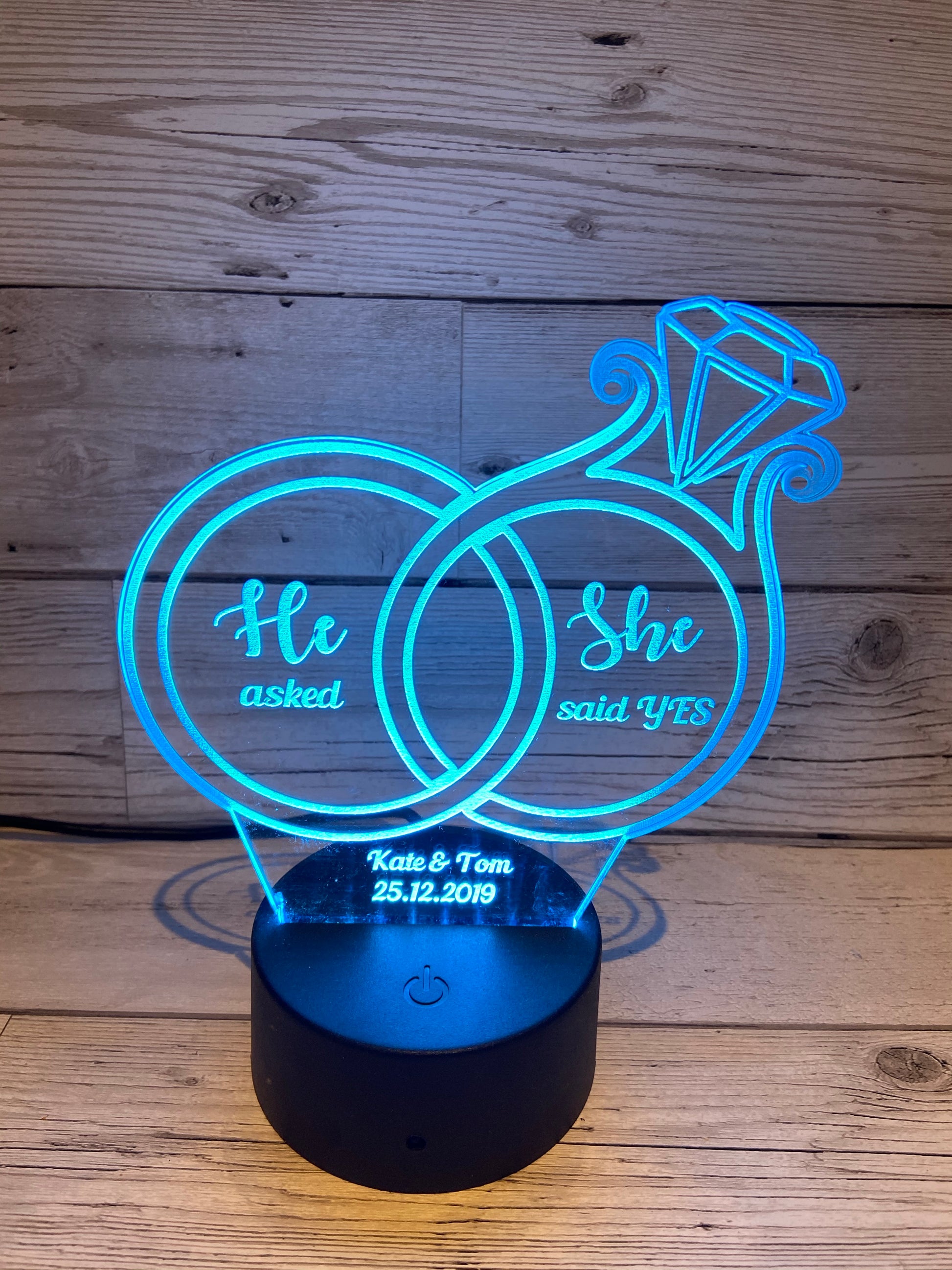 Led light up 3D Ring engagement display. 9 Colour options with remote!